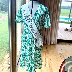 Vintage Handmade silk Dress size M green floral 1940’s garden dress